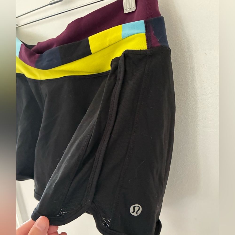 Lululemon Black and Yellow Athletic Shorts women’s Astro shorts size 8